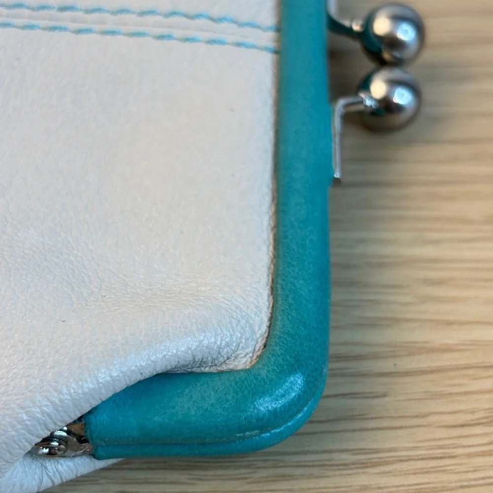 Liz Claiborne Leather Kiss Lock Wristlet Pouch‎ Cream Teal Polka Dot Lining